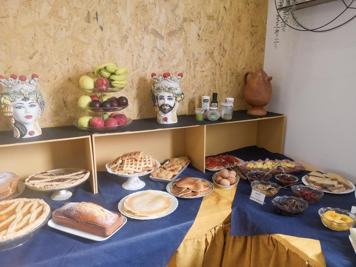 Sicily In Love 2 - Rooms & Breakfast ตาออร์มินา ภายนอก รูปภาพ